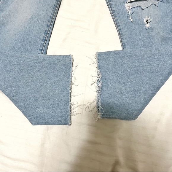 Levi's Wedgie Straight High Rise Raw Hem Distressed Jean Blue size 28 - Picture 8 of 16